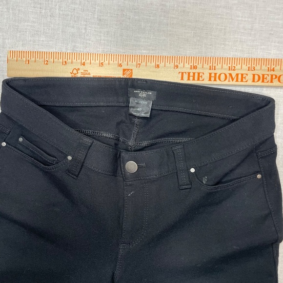 Ann Taylor - Modern Fit Black Pants - Must Have Essential - Size 4P - Picture 3 of 4